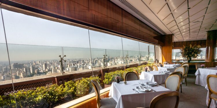 Terraço Itália: O Céu de São Paulo em um Jantar Memorável