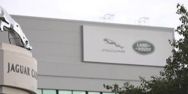 Jaguar Land Rover suspende exportações para os EUA após tarifas impostas por Trump