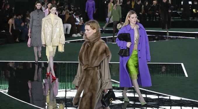 O Renascimento da Gucci em Milão: Um Desfile Entre o Legado e o Futuro 45 O Renascimento da Gucci em Milão: Um Desfile Entre o Legado e o Futuro