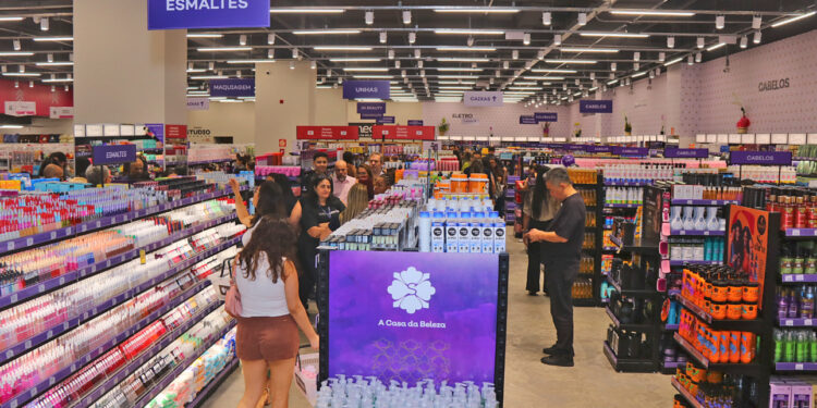 Nova loja da Soneda e Daiso recebe mais de 20 mil pessoas no primeiro fim de semana de operação