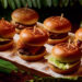Dino Restaurante apresenta Rodízio de Mini Burgers — uma experiência lúdica e deliciosa no coração da Vila Olímpia