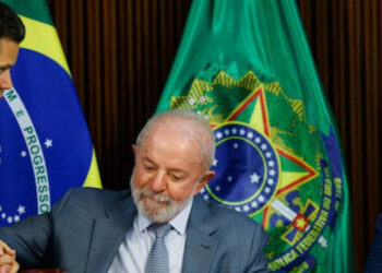 Congresso atrela isenção do Imposto de Renda a aumento de deputados e verbas parlamentares