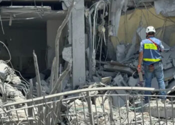 Irã lança nova ofensiva de mísseis contra Israel após ataque dos EUA