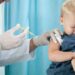 Médicos processam governo por retirada da vacina da Covid do calendário infantil