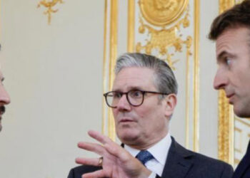 Zelensky e líderes europeus em peso pressionam Trump por garantias firmes e integridade territorial