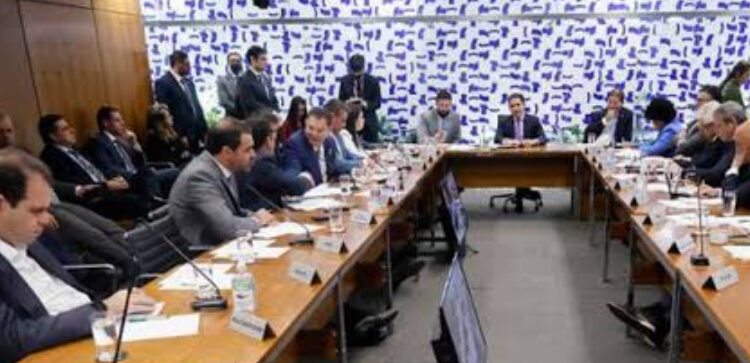 Adultização de crianças nas redes sociais acende alerta nacional 45 Adultização de crianças nas redes sociais acende alerta nacional