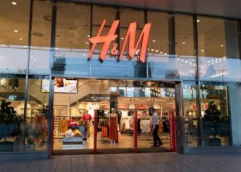 H&M estreia no Brasil com loja em São Paulo e aposta em preços acessíveis