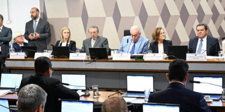 PEC da Blindagem será o 1º item da pauta da CCJ do Senado na quarta (24)