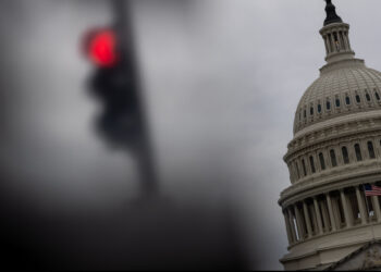Paralisação do governo dos EUA tem início em meio à divisão partidária em Washington