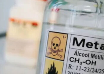 Metanol em bebida alcoólica é alvo de investigação da Polícia Federal; governo alerta para risco de adulterações em outros estados