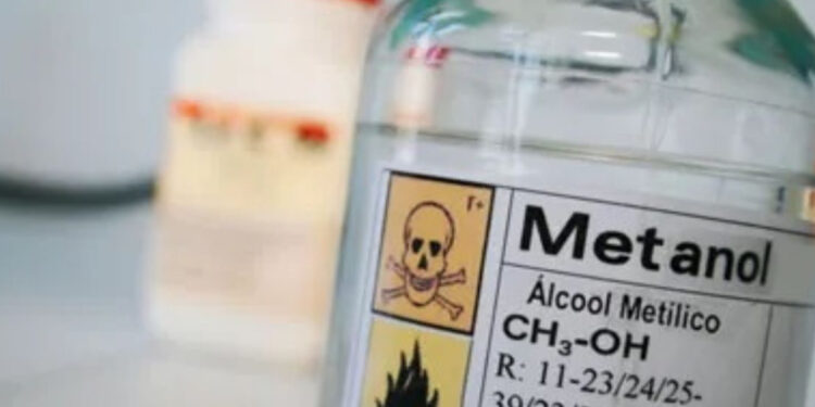 Metanol em bebida alcoólica é alvo de investigação da Polícia Federal; governo alerta para risco de adulterações em outros estados 45 Metanol em bebida alcoólica é alvo de investigação da Polícia Federal; governo alerta para risco de adulterações em outros estados