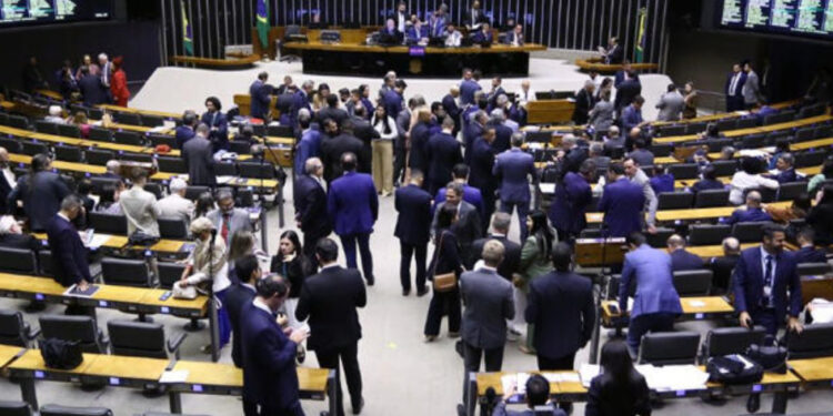 Isenção do Imposto de Renda: o “jabuti” da Câmara que favorece os super ricos 45 Isenção do Imposto de Renda: o “jabuti” da Câmara que favorece os super ricos