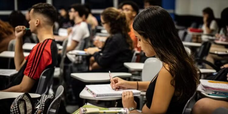 Provas do CNU 2025 privilegiam interpretação e abandonam o “decoreba”, afirmam especialistas