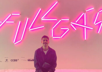 “Fullgás” por Rafael Caetano: uma celebração poética entre moda, arte e memória brasileira