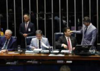 Reforma do Imposto de Renda impulsiona o PIB, mas acende alerta sobre risco fiscal