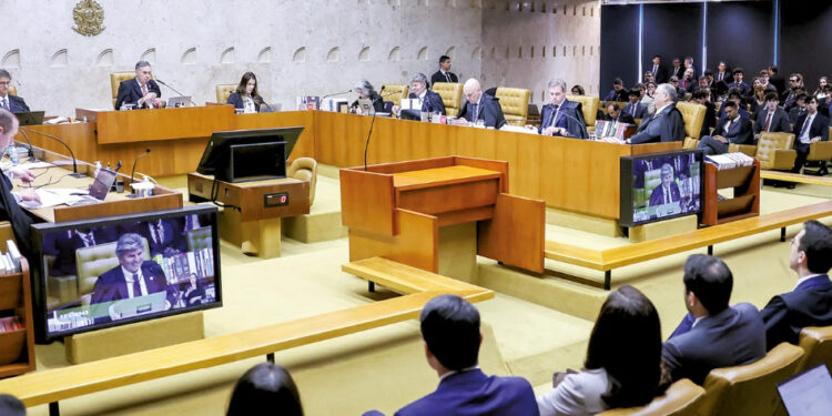Ministros da Primeira Turma do STF devem manter prisão de Jair Bolsonaro por unanimidade nesta segunda-feira