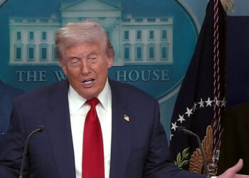 Trump rejeita pedidos de Maduro em telefonema e pressiona saída imediata do líder venezuelano
