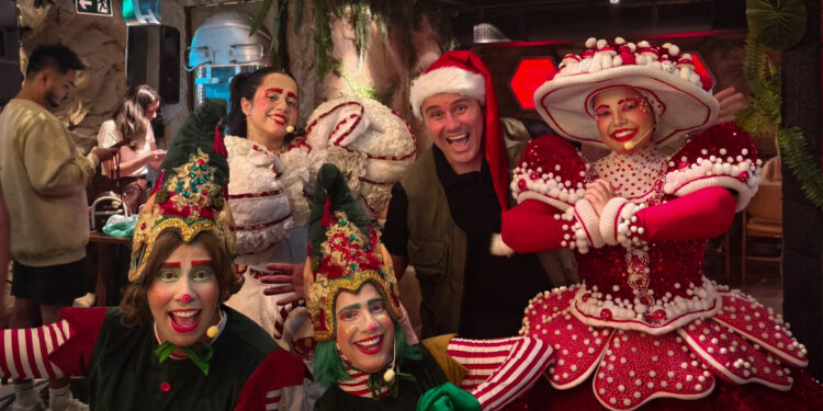 Dino Noel emociona na pré-estreia e inaugura uma temporada natalina vibrante com novos espetáculos em São Paulo