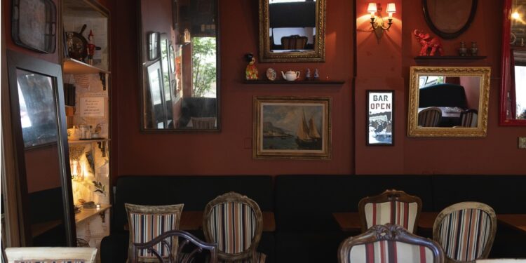 Condessa Bar transforma memórias de família em encontros cheios de alma, em Pinheiros