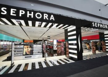 Sephora aposta em novos talentos e experiências imersivas para dominar o mercado da beleza em 2026