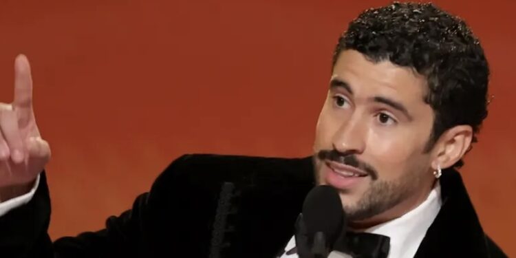 Grammy 2026: Bad Bunny é aplaudido ao criticar serviço de imigração dos EUA em discurso histórico