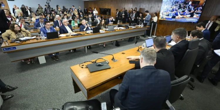 Após decisão do STF, relator da CPMI apresenta relatório nesta sexta-feira