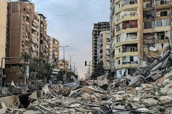 Irã confirma morte de comandante naval ligado ao fechamento do Estreito de Ormuz