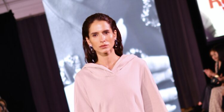 BASIQUE: o luxo silencioso que ressignifica o essencial na moda contemporânea 45 BASIQUE: o luxo silencioso que ressignifica o essencial na moda contemporânea