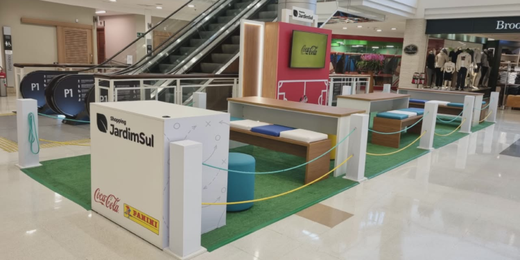 Shopping Jardim Sul transforma paixão pelo futebol em experiência imersiva com Arena temática e espaço oficial da Panini