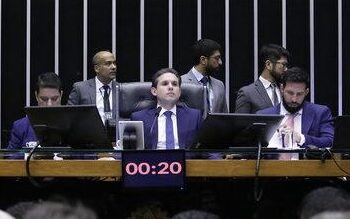 Câmara inicia semana decisiva para votação da PEC que propõe fim da escala 6×1