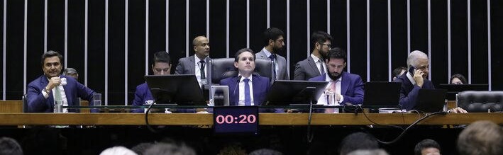 Câmara inicia semana decisiva para votação da PEC que propõe fim da escala 6x1 45 Câmara inicia semana decisiva para votação da PEC que propõe fim da escala 6×1