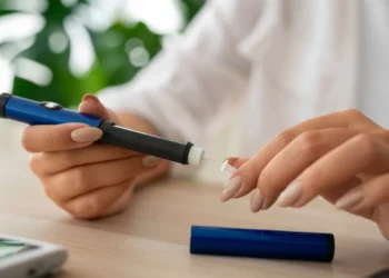 Anvisa proíbe comercialização de retatrutida e reforça alerta contra medicamentos para emagrecimento vendidos ilegalmente