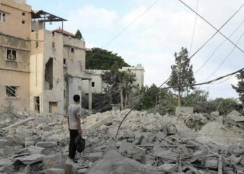 Israel ataca usina petroquímica no Irã e Teerã promete retaliação
