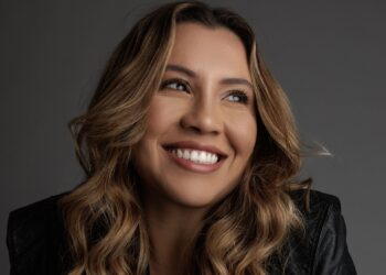 Raquel Scapinatti: quando a fotografia deixa de registrar imagens e passa a revelar histórias