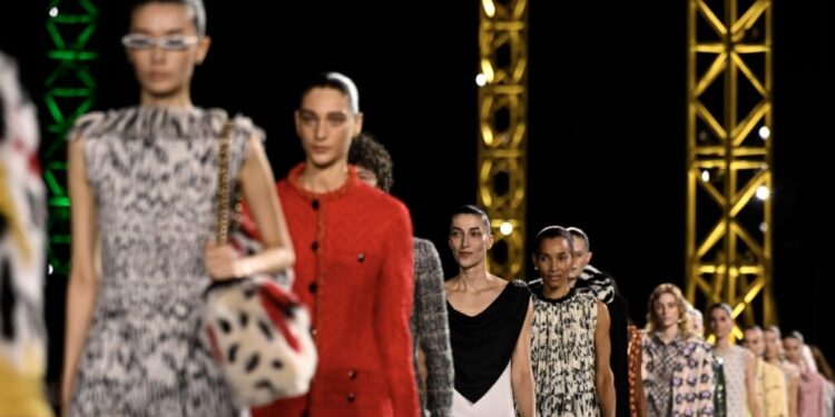 Primavera Verão 2027 começa a desenhar uma nova era para a moda internacional