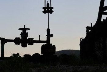 Petróleo cai enquanto mercado aguarda novas sanções dos EUA contra o Irã
