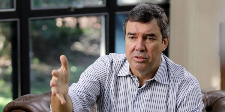 Riedel lidera disputa pelo governo de Mato Grosso do Sul com 40%, aponta Quaest
