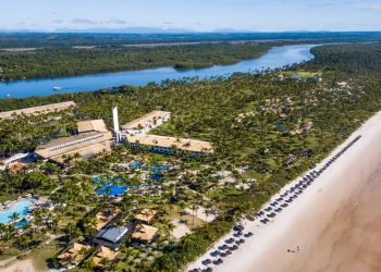 Em uma ilha no sul da Bahia, Comandatuba preserva um jeito particular de viver o tempo