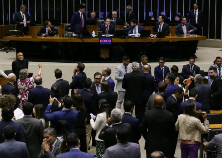 Crise no STF aumenta tensão entre instituições e entra no centro da disputa política de 2026
