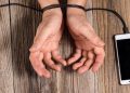 Depressão e excesso de telas: quando a hiperconexão começa a afetar a saúde mental 57 Depressão e excesso de telas: quando a hiperconexão começa a afetar a saúde mental