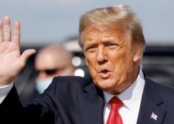 Trump enfrenta batalha judicial após barrar CNN, Politico e MS NOW da Casa Branca