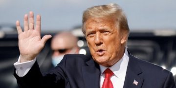 Trump enfrenta batalha judicial após barrar CNN, Politico e MS NOW da Casa Branca