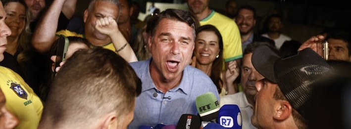 Flávio Bolsonaro supera votação do pai em 2022 e chega ao segundo turno na liderança 45 Flávio Bolsonaro supera votação do pai em 2022 e chega ao segundo turno na liderança