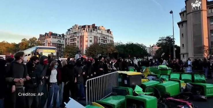 Paris enfrenta onda de violência após protestos históricos e Macron sofre pressão política 47 Paris enfrenta onda de violência após protestos históricos e Macron sofre pressão política