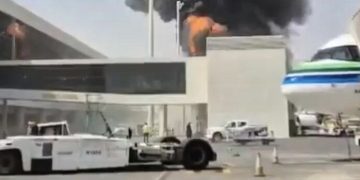 Houthis assumem ataques ao aeroporto de Riad e bases militares; voos são parcialmente retomados na Arábia Saudita