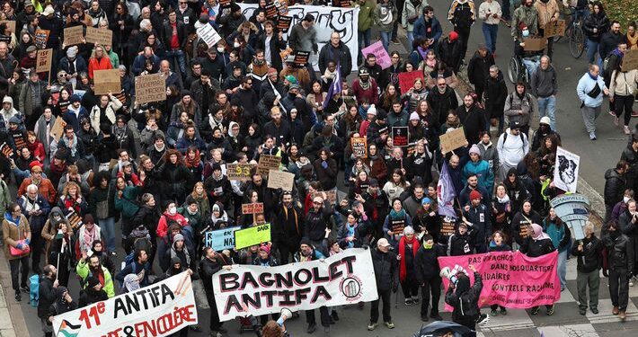França registra 1.314 detidos e 53 agentes feridos em nova onda de protestos