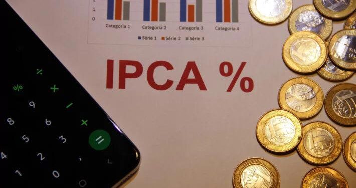 Mercado prevê juros e dólar menores, mas inflação continua acima da meta em 2026
