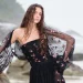 Cris Barros apresenta Alto Verão 2027 com elegância, delicadeza e sofisticação