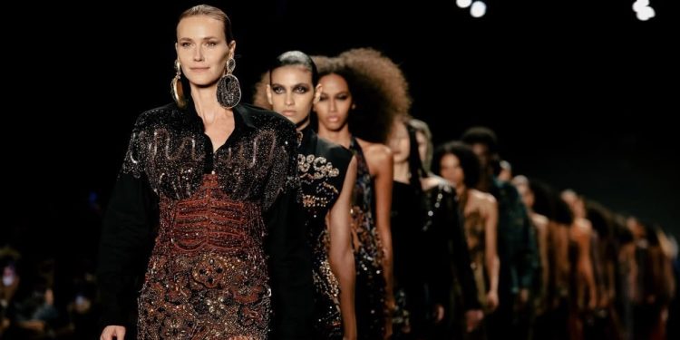 SPFW N61: transparências, artesania e identidade brasileira marcam as passarelas 47 SPFW N61: transparências, artesania e identidade brasileira marcam as passarelas